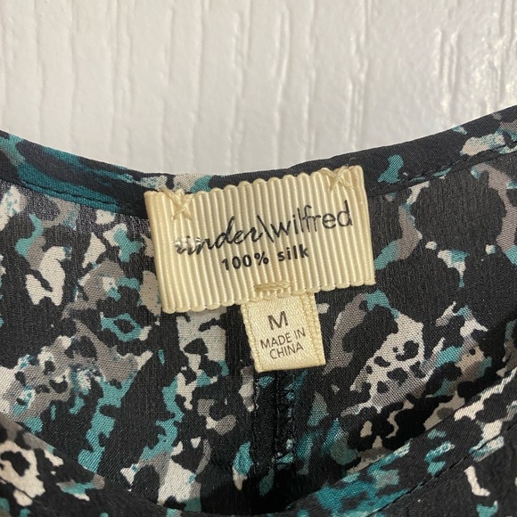 Aritzia Wilfred Silk Snake Skin Camisole Lightweight Summer Tank Size Medium - Picture 7 of 8